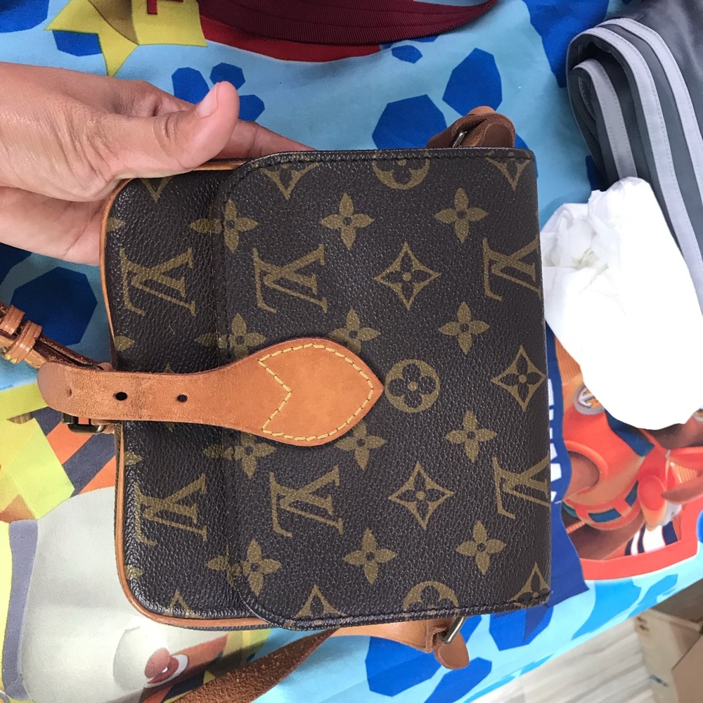 Authentic Louis Vuitton - Picture 7 of 8